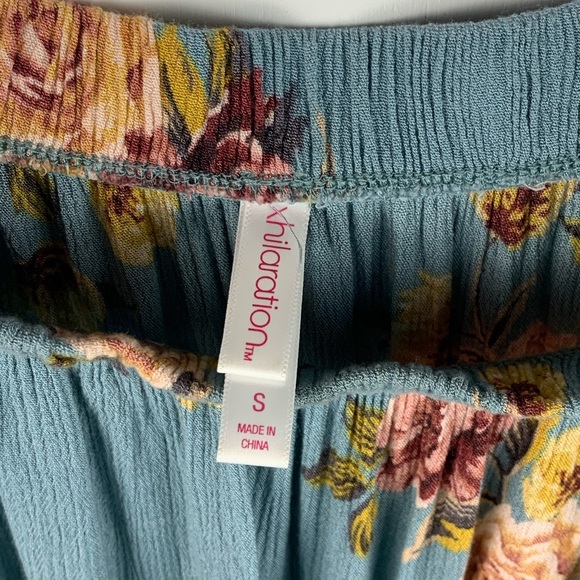 Floral Short Romper - Picture 7 of 8